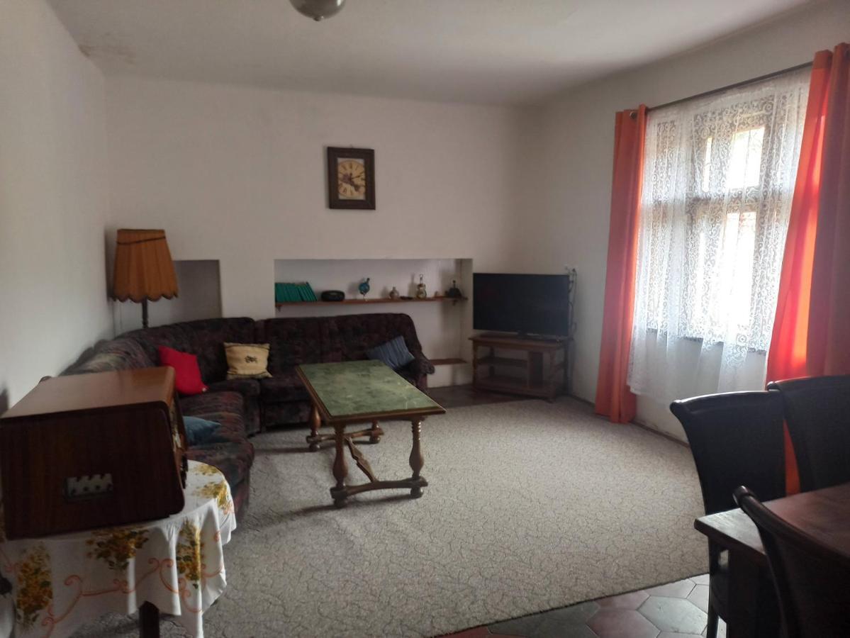 Apartman Menany Exterior photo