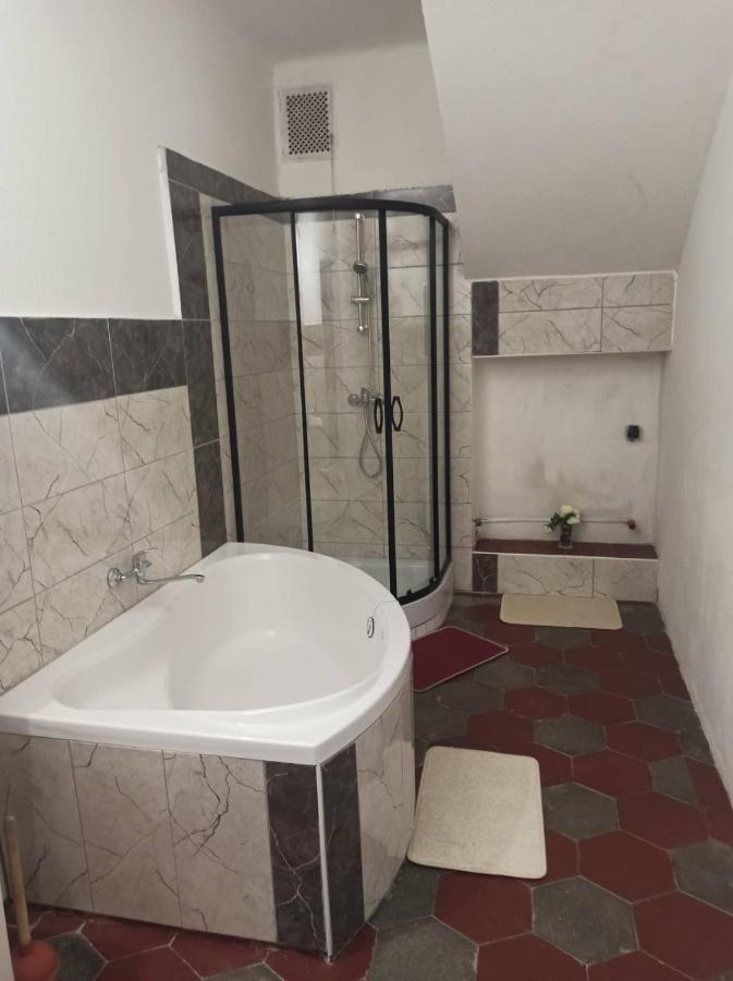 Apartman Menany Exterior photo