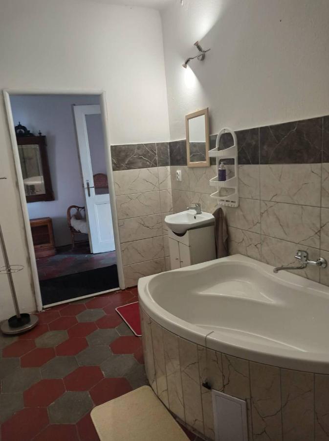 Apartman Menany Exterior photo